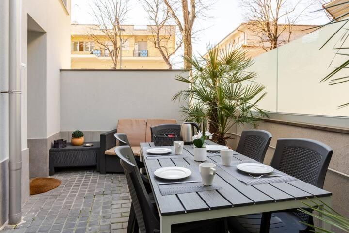 Apartamento A Casa Minerva Rímini Exterior foto
